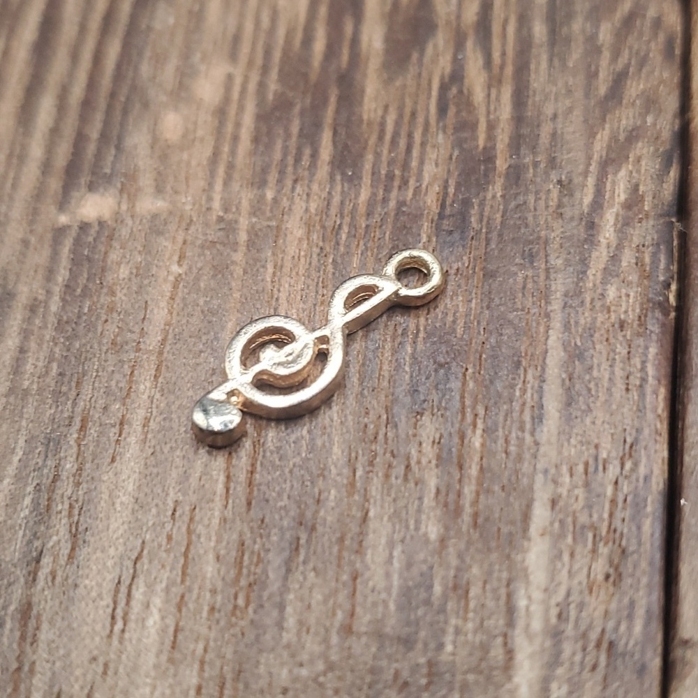 Music symbol lyrical charm pendant‎ lyric